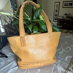 Vintage Coach large Bleecker Bucket bag 9302 from 1998 with hangtag camel brown